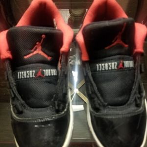 KIDS MICHAEL JORDAN 11 RETRO SHOES SZ.1Y